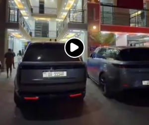MUNGU FENI cruised his Range Rover vorgue 2024(worth 1.3b)back to Kampala for work 