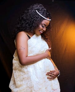 Quin Gee Secretly tiptoes to the Labour ward and gives birth to a Mysterious baby girl