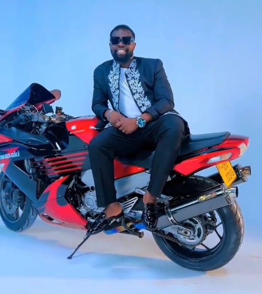 MUNGU FENI crowned the Best Westnile Gospel artist by Royal Gospel music Awards