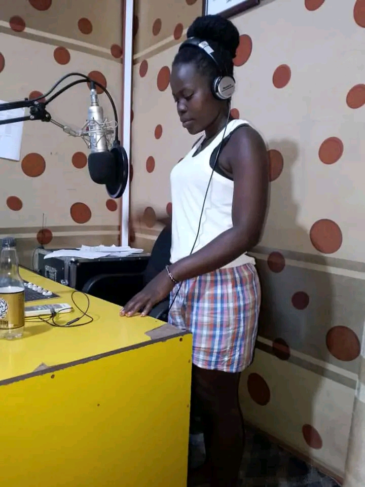 Drama as pakwach FM presenter popped up in a boxer for her show
