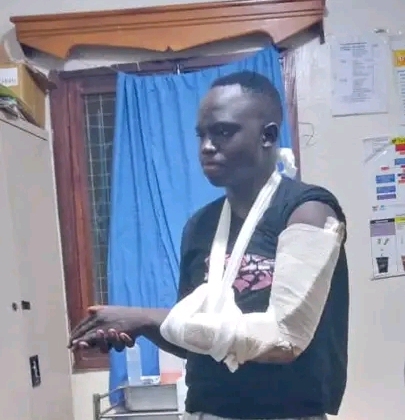 Gospel Armour fell off the stage and Broke his arm